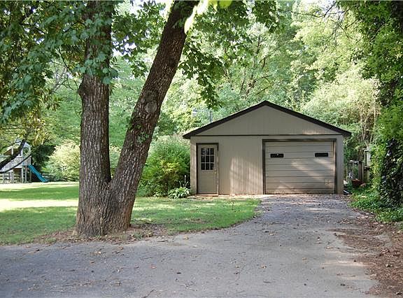 4th image of 422 Boyd Mill Ave