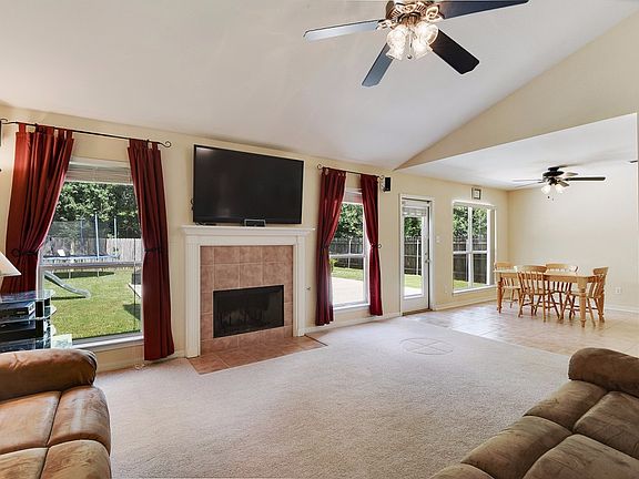 3rd image of 17486 Evergreen Hill Dr