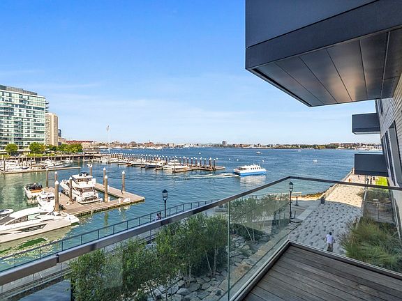4th image of 300 Pier 4 Blvd Unit 3B