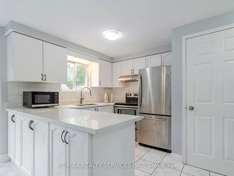 322 Benesfort Cres — Photo 7