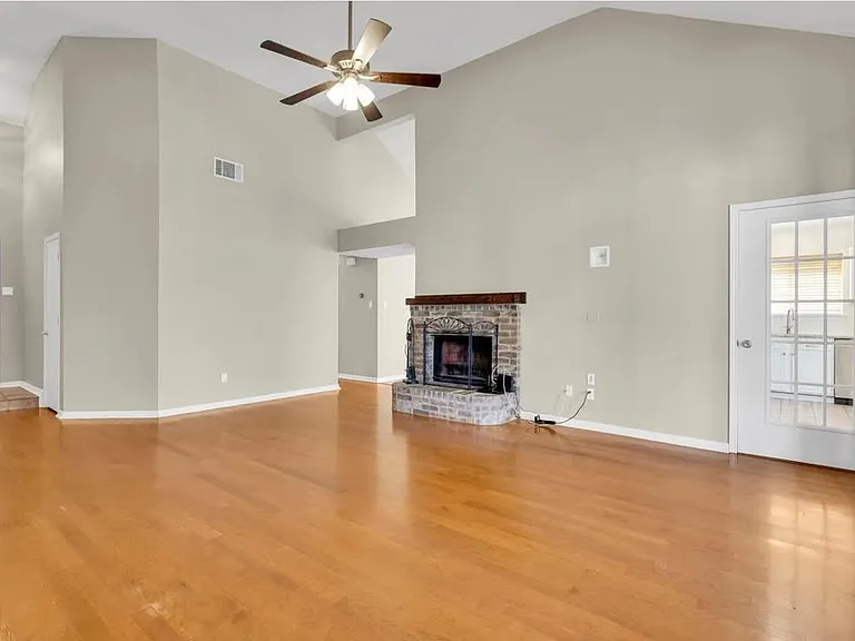 2609 Timberview Cir — Photo 2
