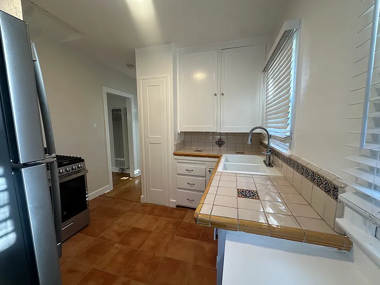 1433 Centinela Ave #B — Photo 7