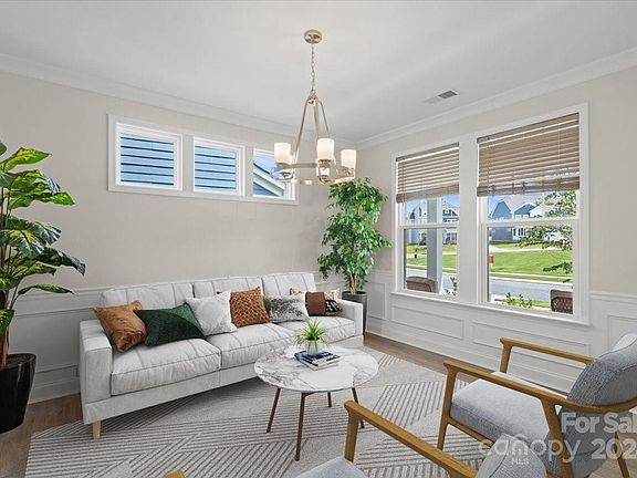 4th image of 196 Winterberry St