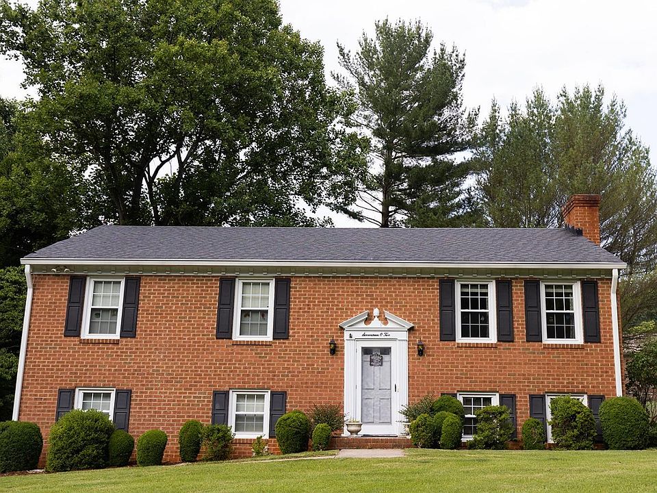 1st image of 1702 Heritage Cir