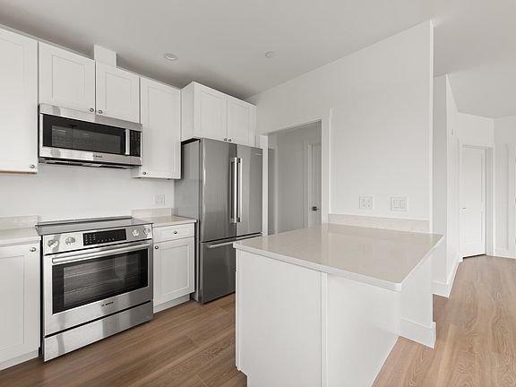 4th image of 903 Union Avenue #400