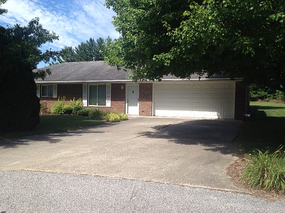 2nd image of 226 Olive Ct