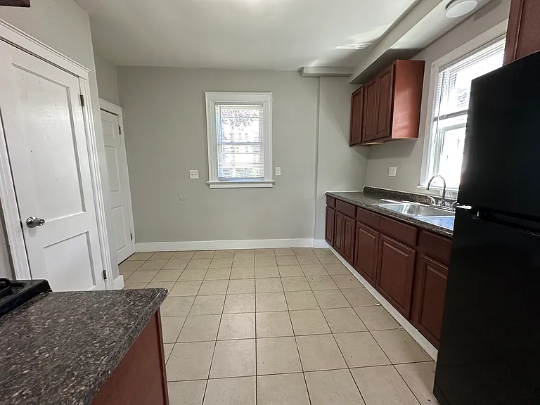 241 Fountain St — Photo 4