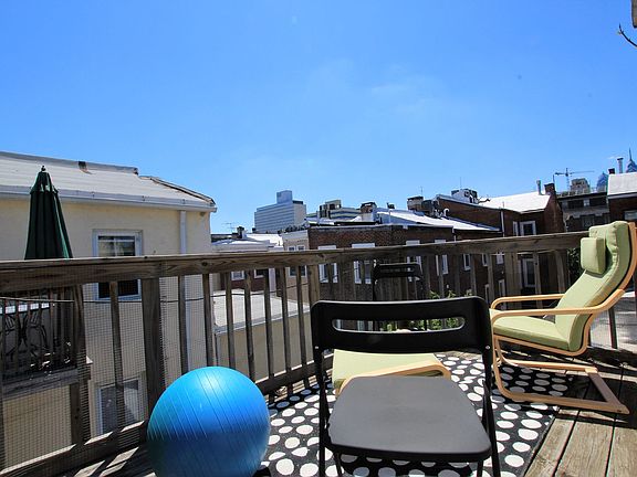 2nd image of 1628 Mount Vernon St #3R