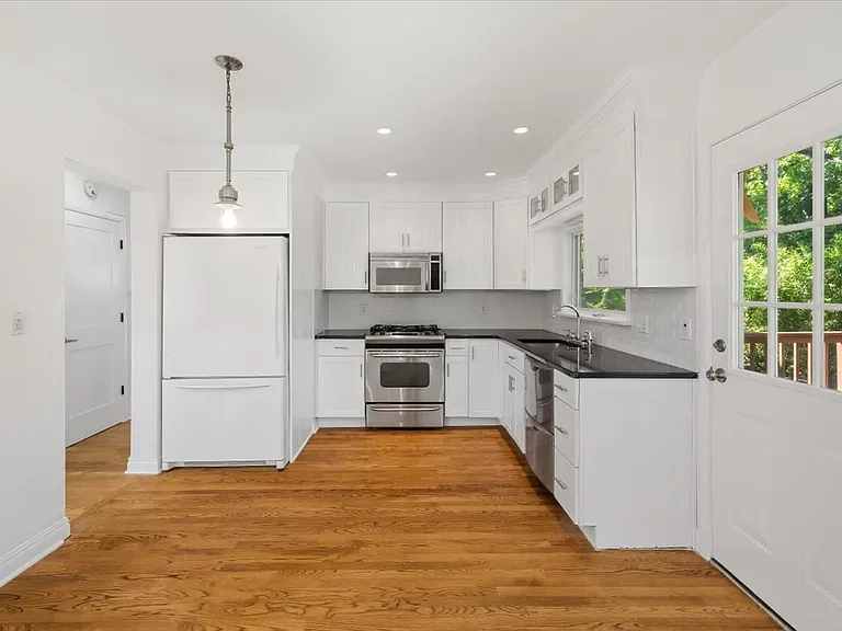 101 Pershing Rd — Photo 9