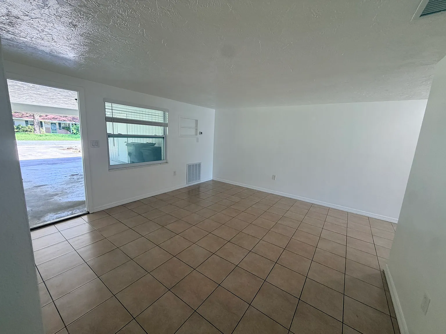 2 bed, $1,600 — Photo 4