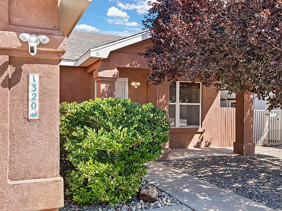 3rd image of 1320 Tanglewood Pl NW