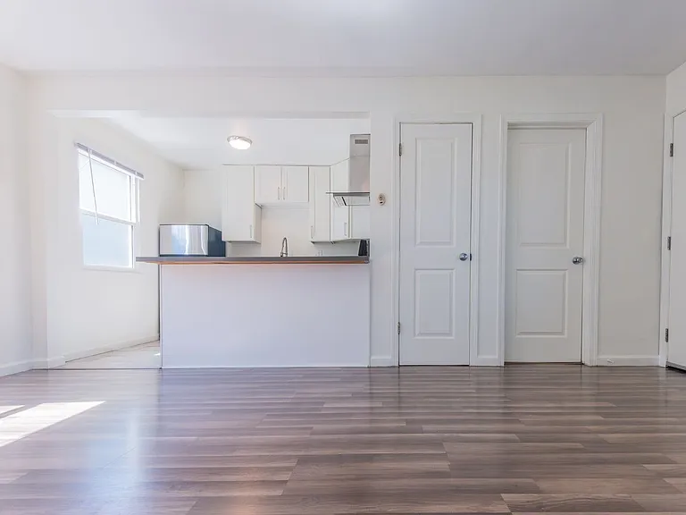 1743 La Brea Residences — Photo 7