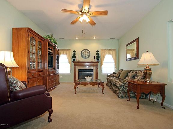 4th image of 12 Tall Pines Dr