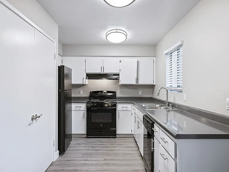 Oak Park Townhomes — Photo 18