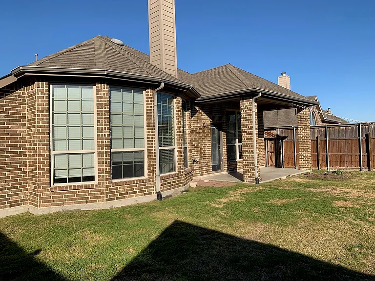 1017 Somerset Cir — Photo 10