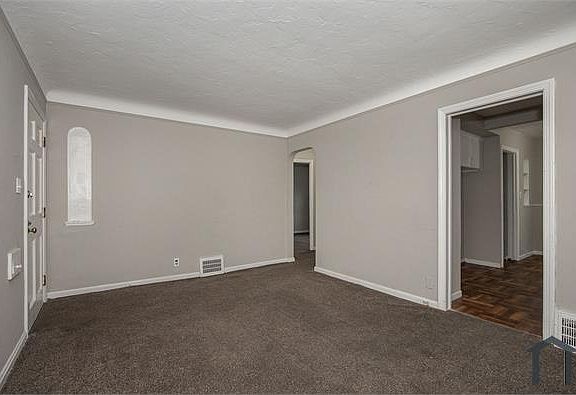 3rd image of 3943 E 176th St