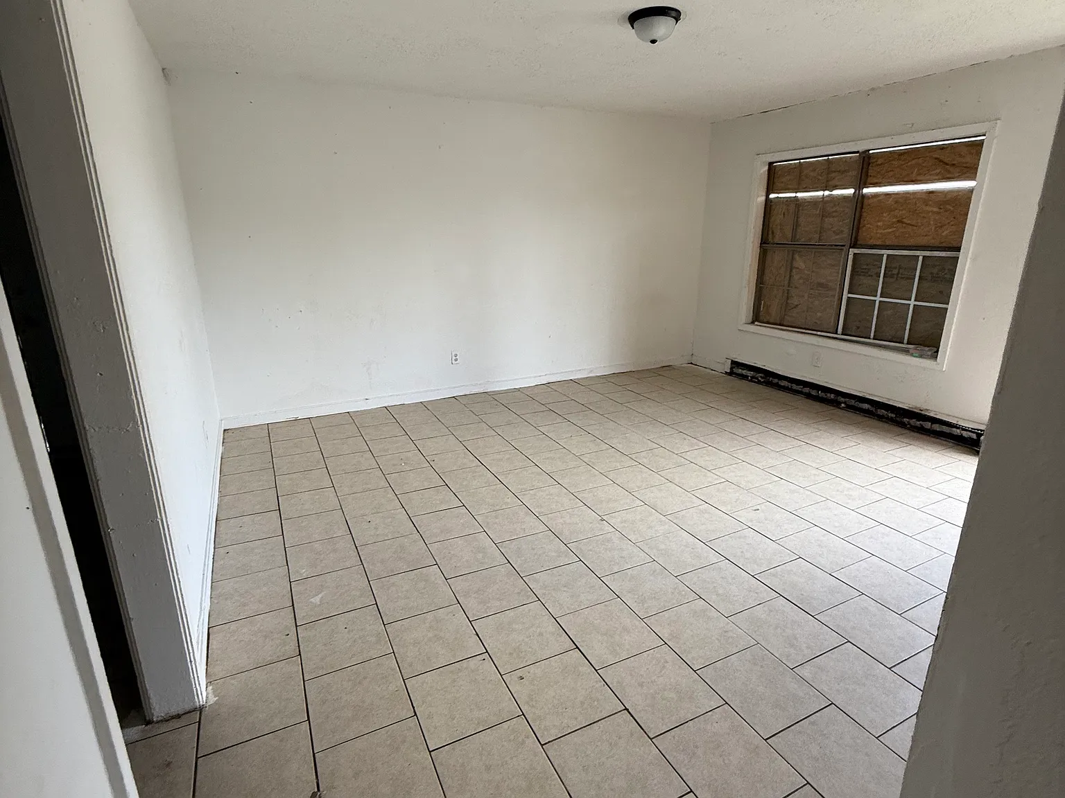 2 bed, 800 sqft, $650 — Photo 1