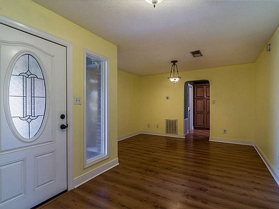 2nd image of 903 Boundary Ct