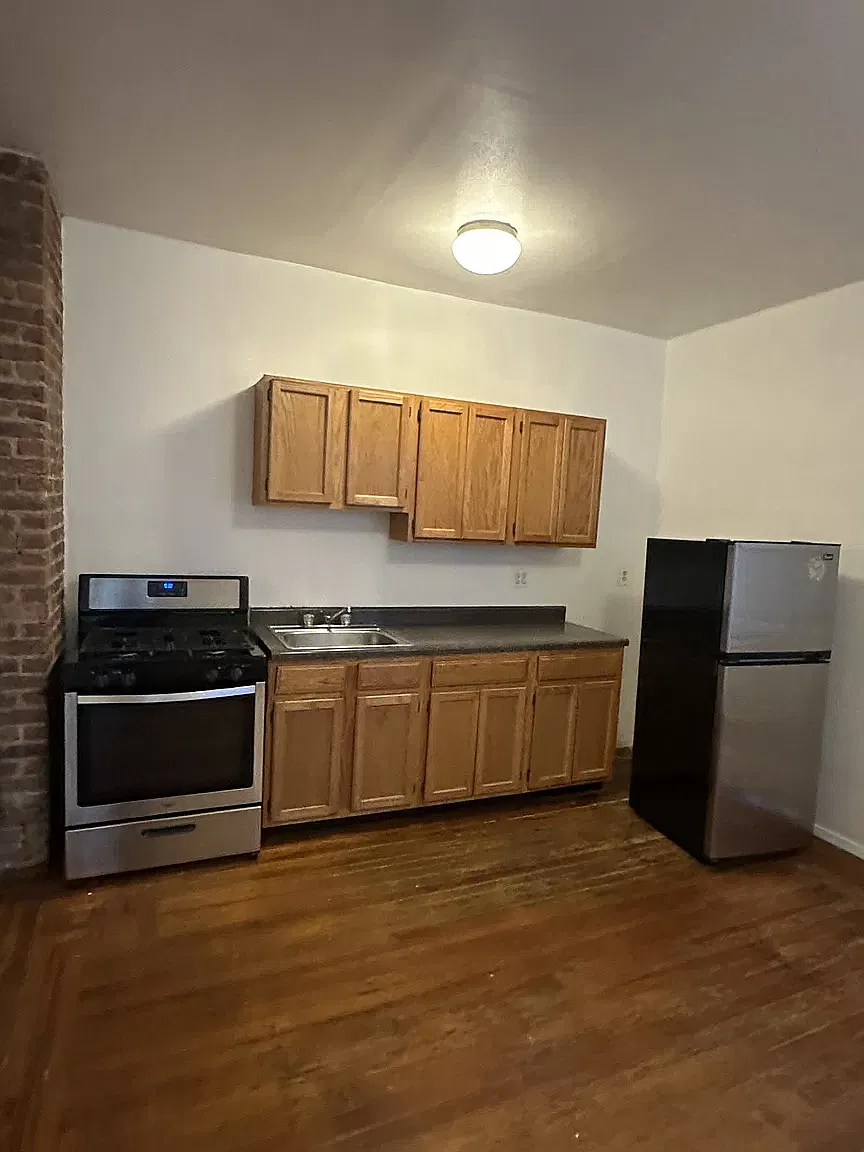 168 Sherman Avenue — Photo 1