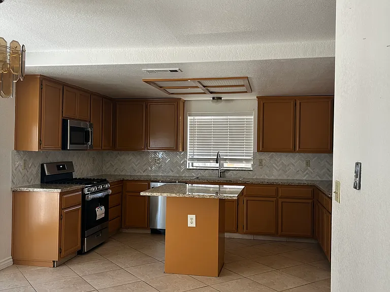 1691 Yorktown Ct — Photo 1