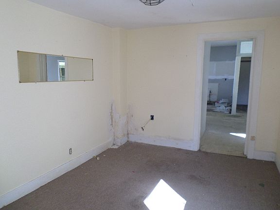 2nd image of 1117 W Louisiana St
