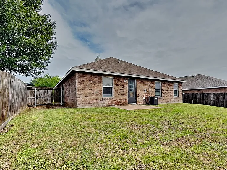 708 Moss Glen Trl — Photo 15