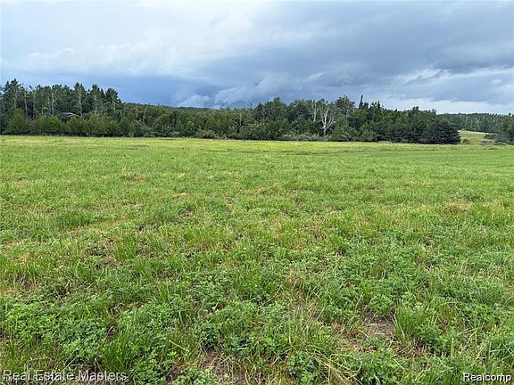 3rd image of 300 W Hubert Rd