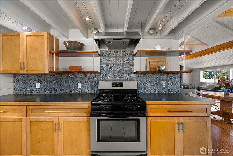 5th image of 44 Lopez Way