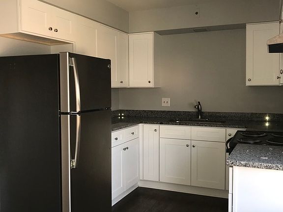 3rd image of 9801 S Kedzie Ave APT 3A