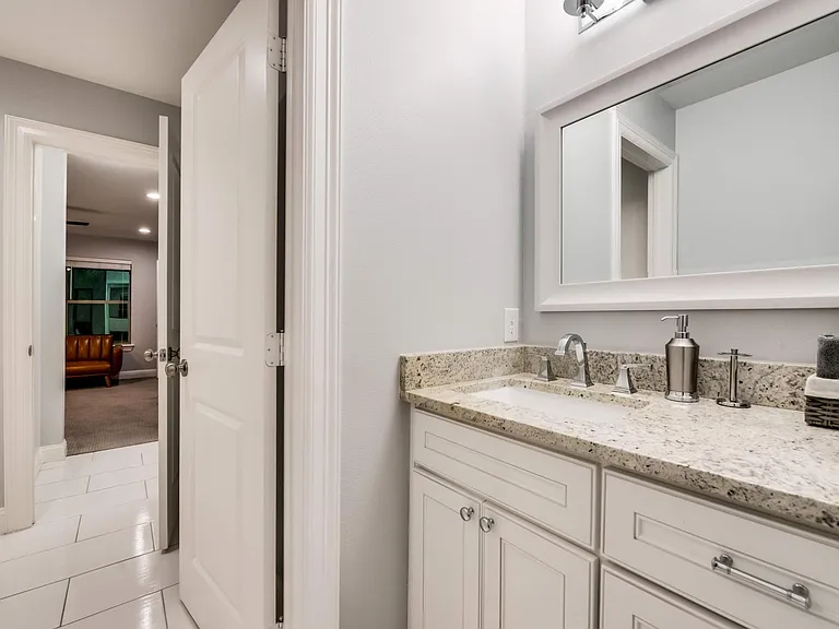 987 Little Den Dr — Photo 45