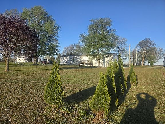 3rd image of 19215 Friendsville Ave