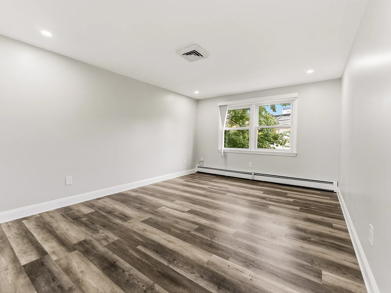 3 bed, 1600 sqft, $2,950 — Photo 4