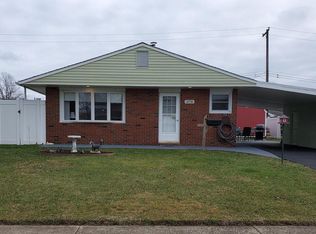378 Stonybrook Dr, Levittown, PA 19055