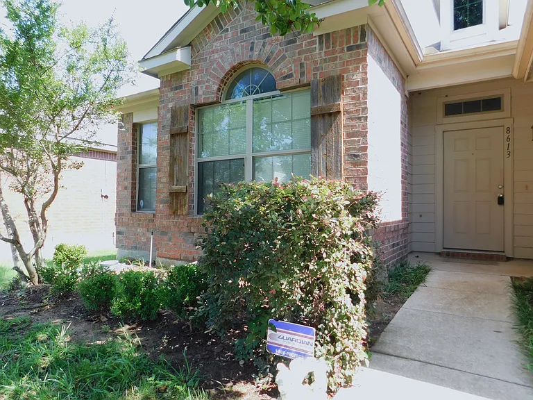 8613 Sagebrush Trl — Photo 3