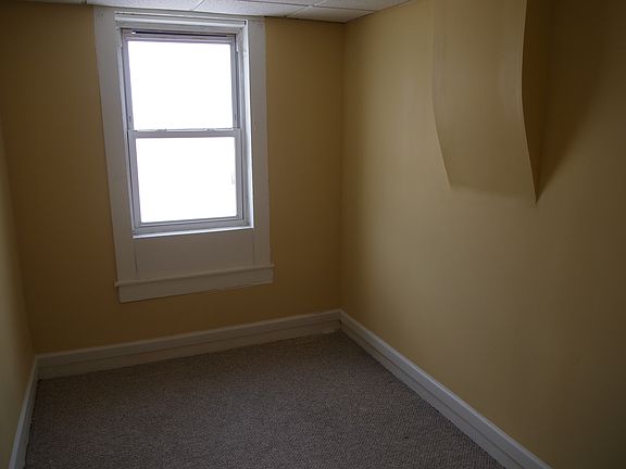 2nd image of 610 W Broadway