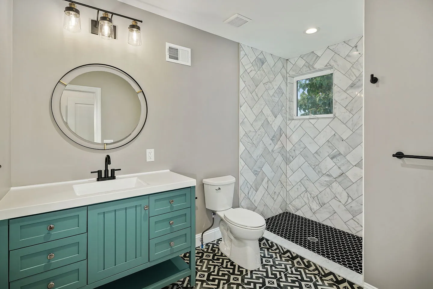 2 bed, 1400 sqft, $2,200 — Photo 2