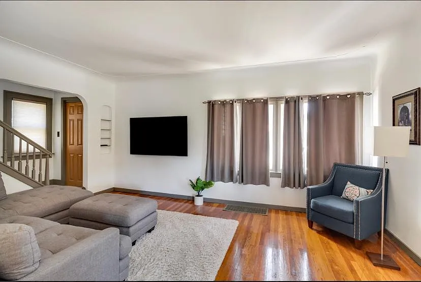947 Lyon St NE — Photo 4