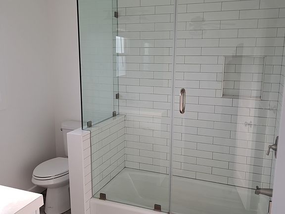 4th image of 4229 Eugene St #1