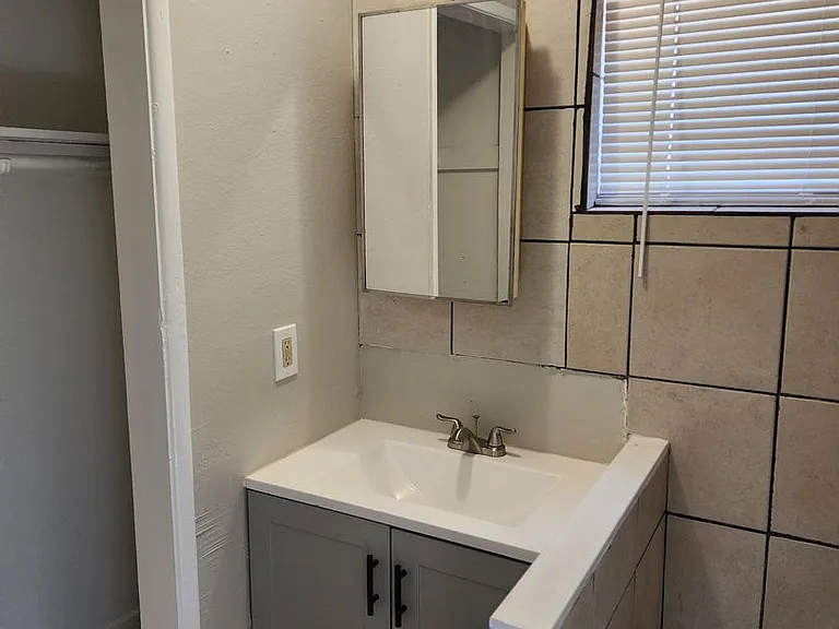 2604 W Pierson St — Photo 6