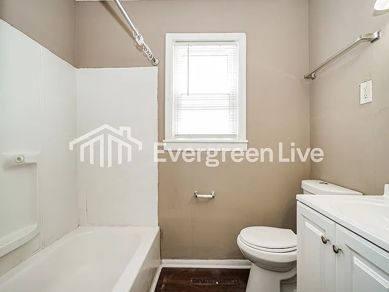 4469 E Livingston Ave — Photo 13