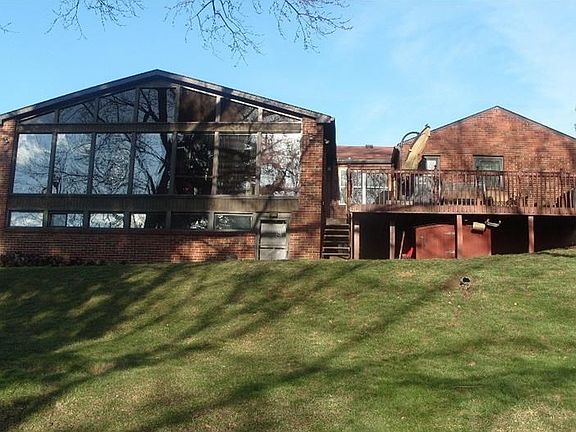 3rd image of 629 Clearview Dr