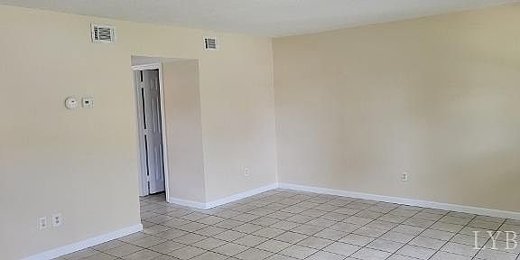 3rd image of 23 Westdale Dr