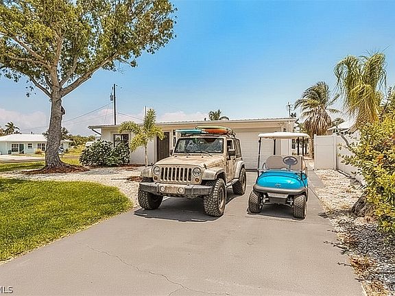 5th image of 2390 Oleander St