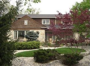 2891 Green Rd, Shaker Heights, OH 44122