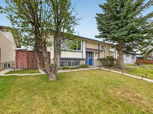 35 N Queen Isabella Close SE, Calgary, AB T2J 3R2