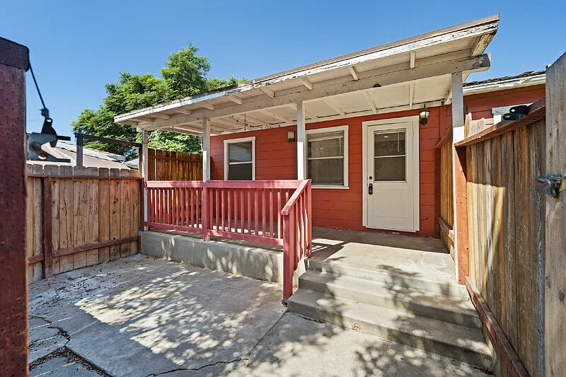 1 bed, 1.0 bath, $1,950 — Photo 1