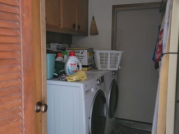 4th image of 170 Hemlock Dr
