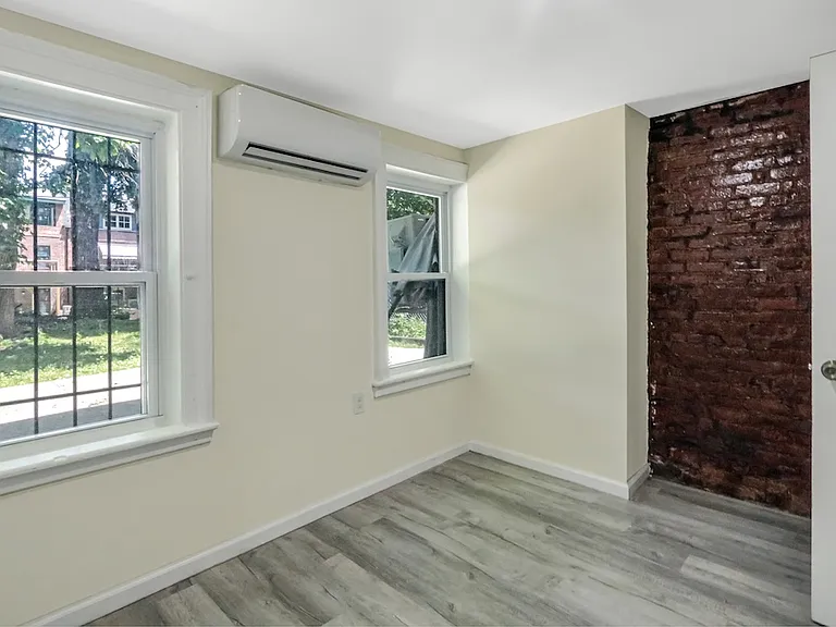 136 Johnston St #1 — Photo 6