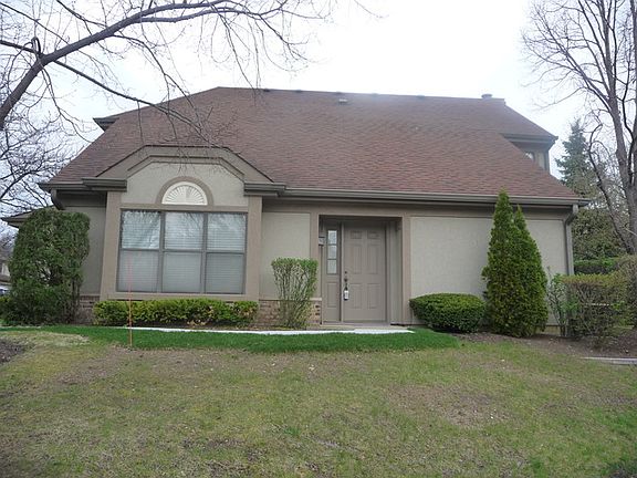 3rd image of 7 Ascot Cir
