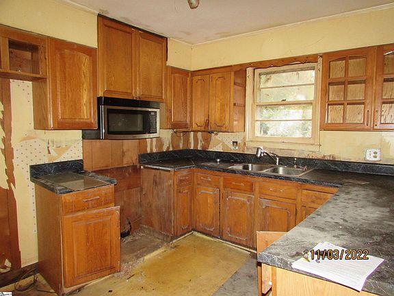 3rd image of 11 Oak Dr